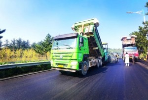 S201威東線（機(jī)場路）路段，預(yù)計(jì)10月20日路面主體完工